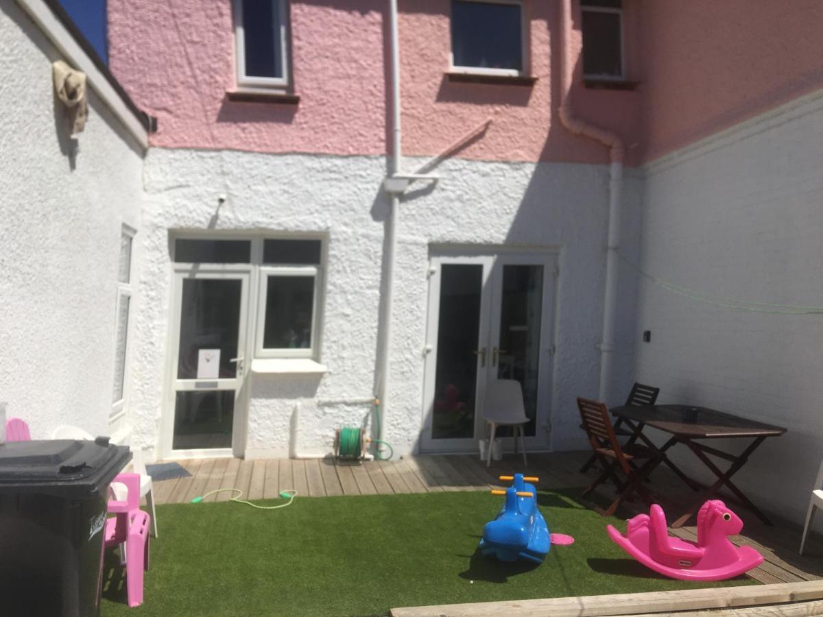 Barbie House: Beachfront Apartments with Beauty Amenities Paignton Exterior photo
