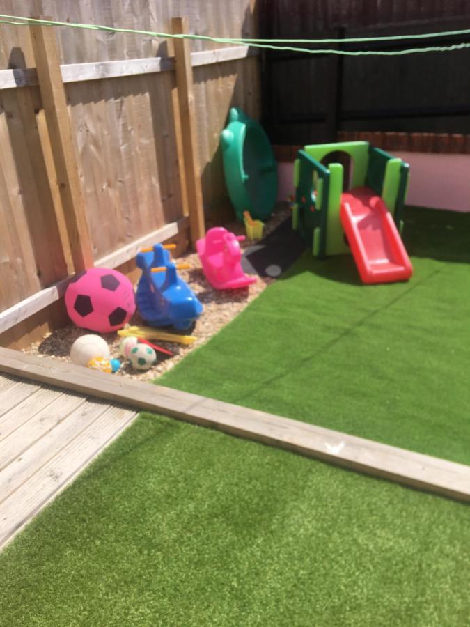 Barbie House: Beachfront Apartments with Beauty Amenities Paignton Exterior photo