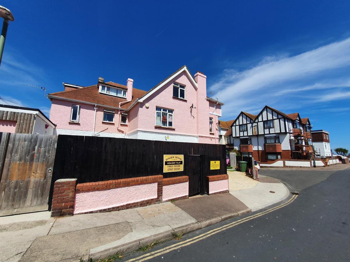 Barbie House: Beachfront Apartments with Beauty Amenities Paignton Exterior photo