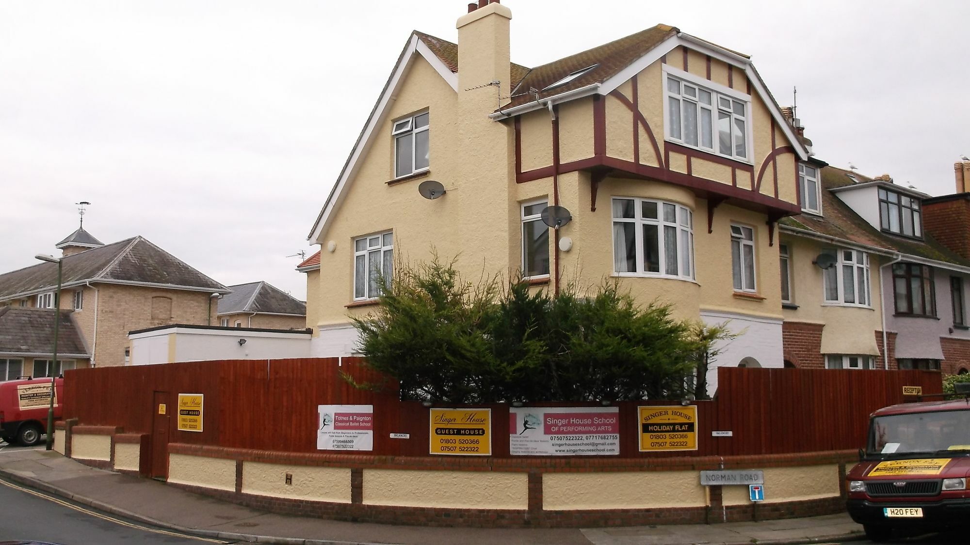 Barbie House: Beachfront Apartments with Beauty Amenities Paignton Exterior photo